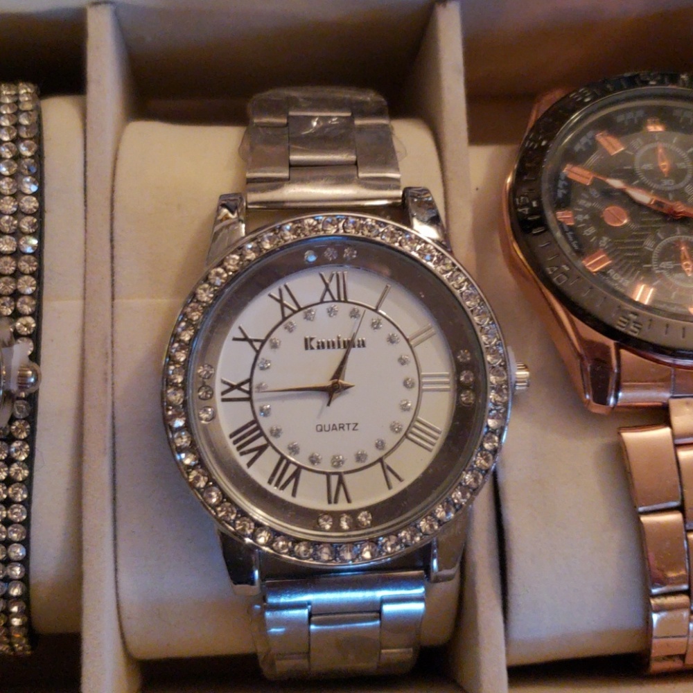 NWT Blingy white face watch. silver Band.
